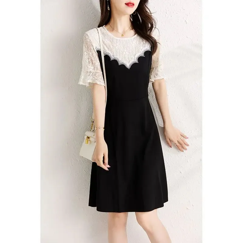 Cute Patchwork Midi-Dress With Lace