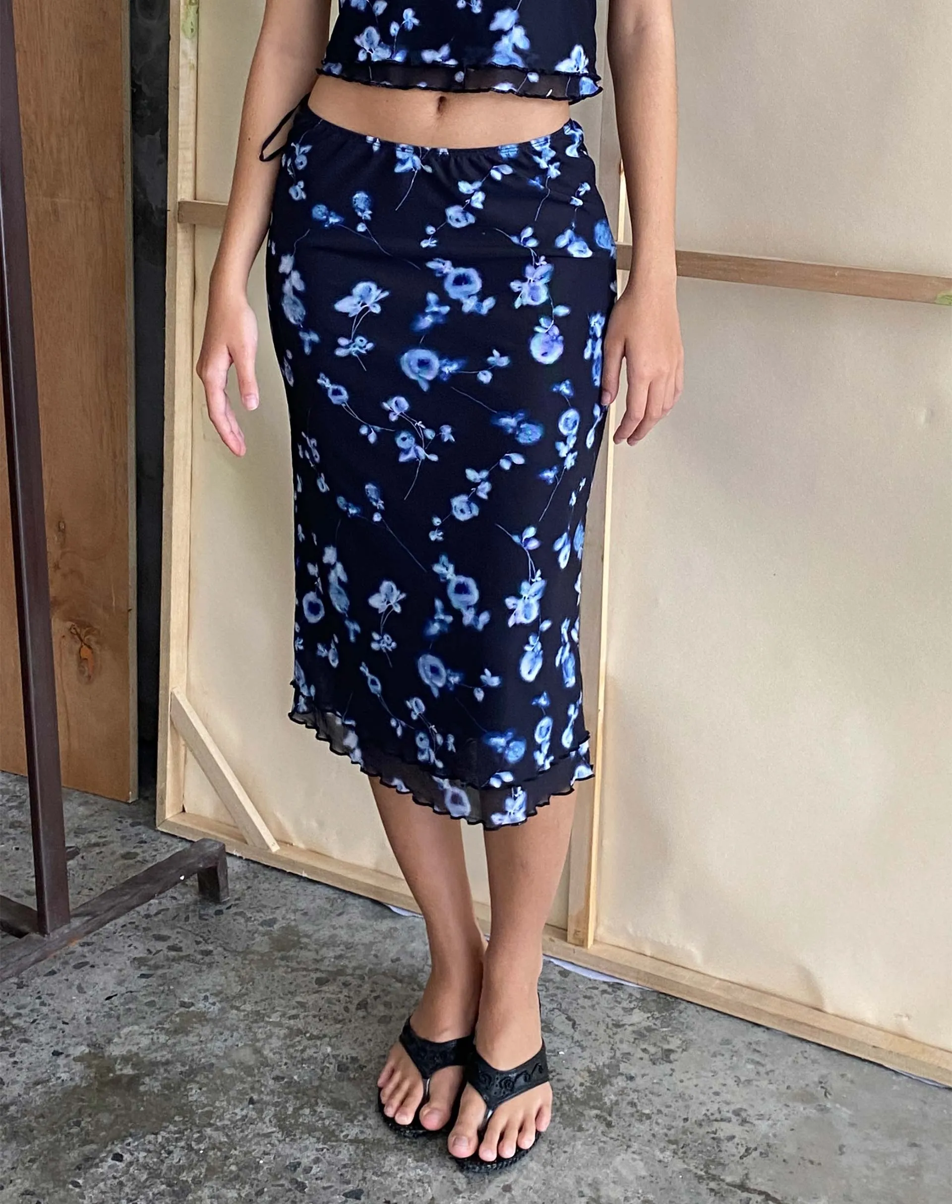 Eldonia Midi Skirt in Mesh Navy Diffused Floral