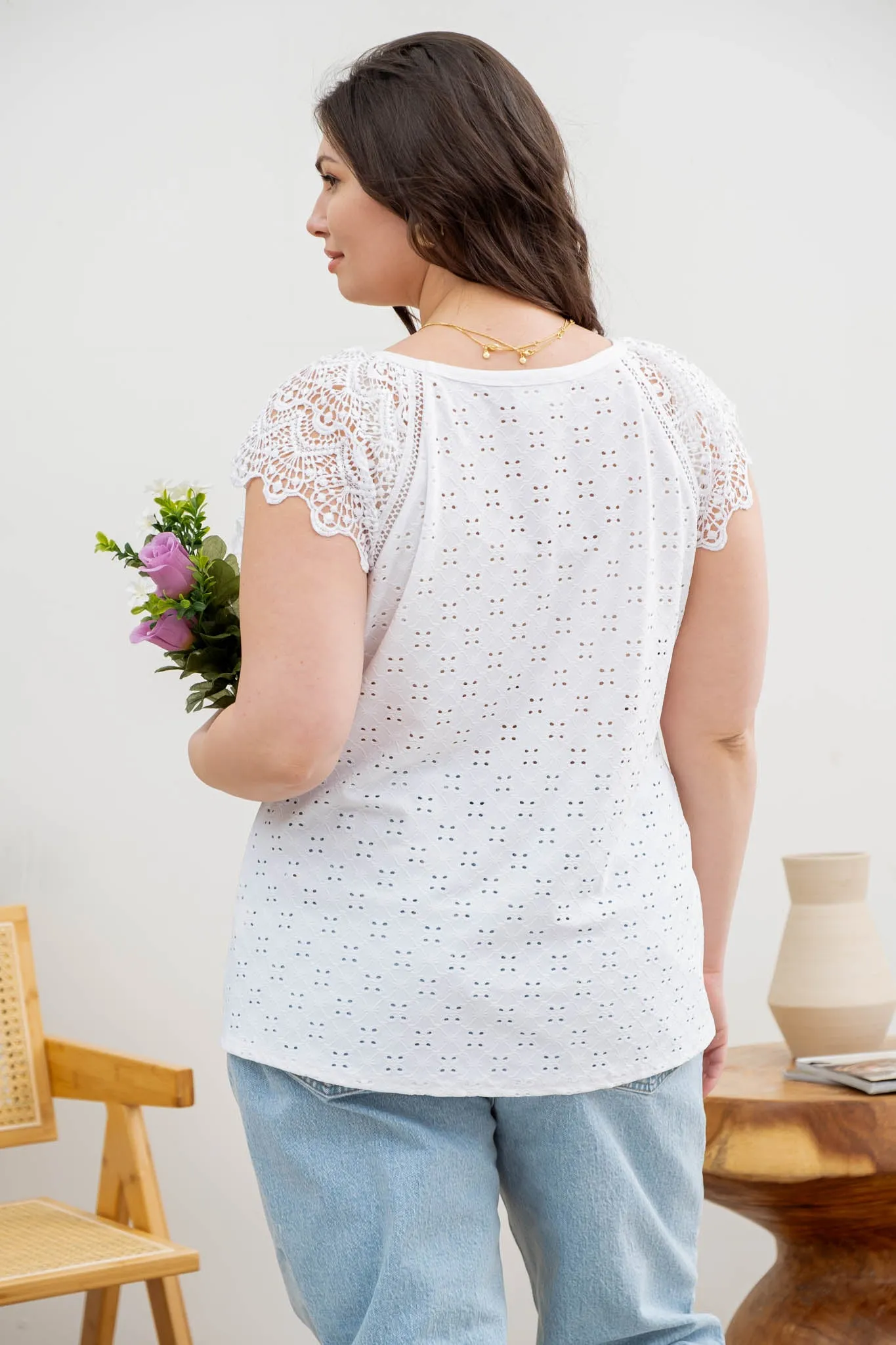 PLUS EYELET EMBROIDERY KNIT TOP