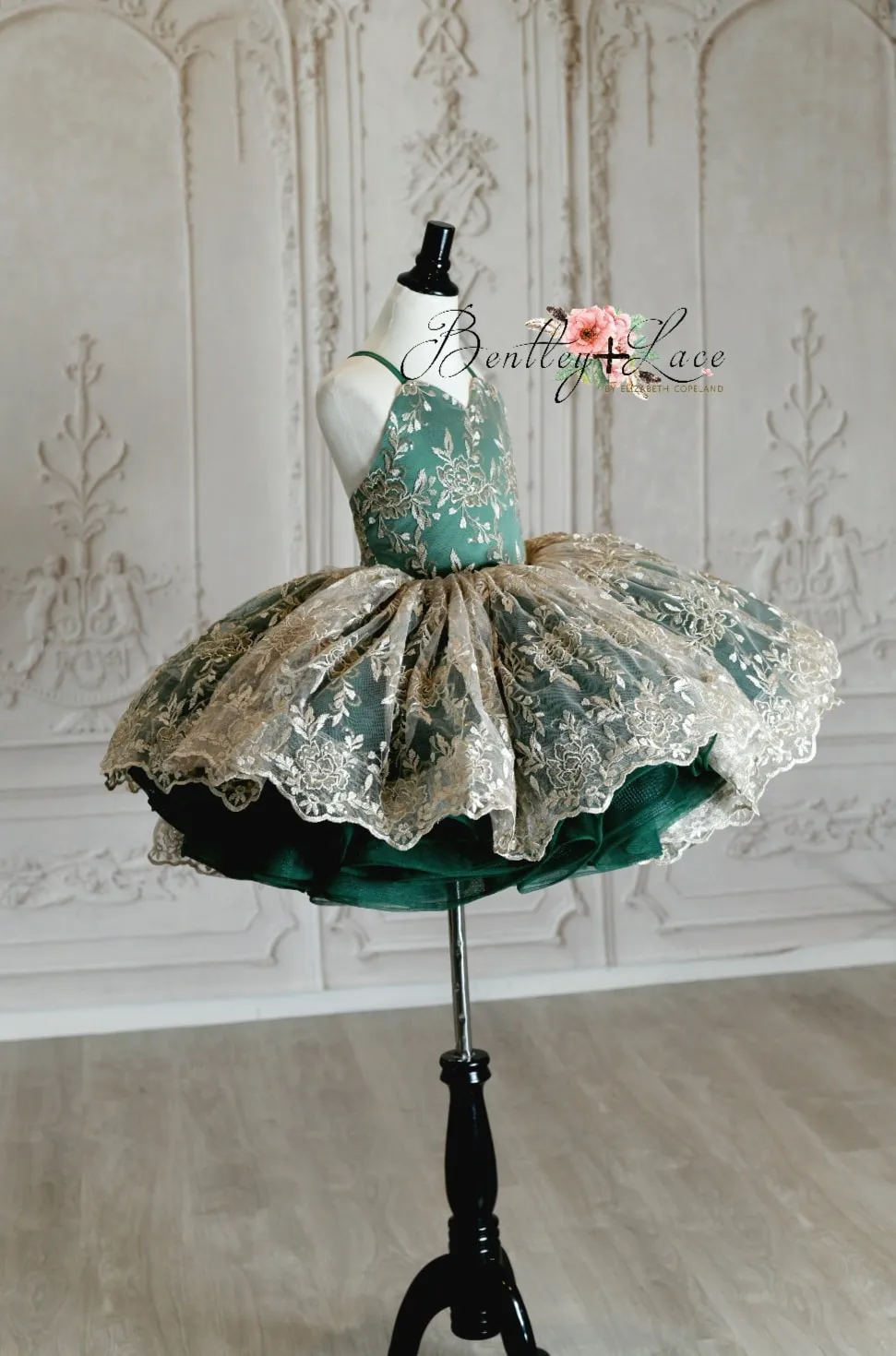 Ready to ship euc "Jillian" in green and champagne Petal Length Dress ( 7 Year - Petite 8 Year)