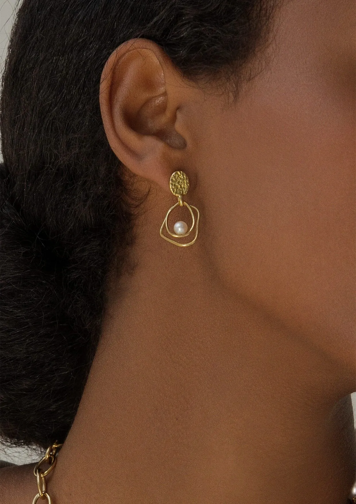 Sea Coin Trapeze Gold Pearl Earrings