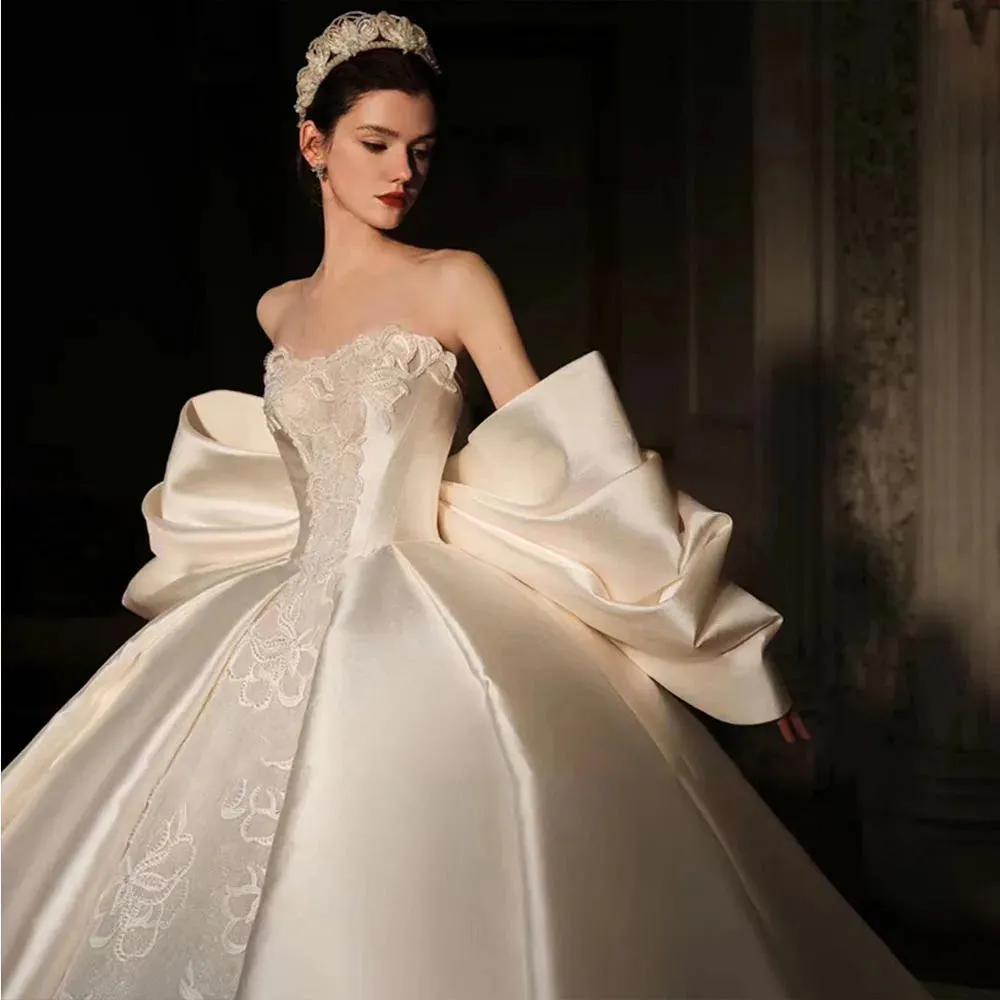 Sweetheart Neck Satin Wedding Dress with Big Bow Exquisite Bridal Dress