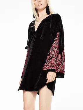 Velvet speaker sleeves exquisite embroidery black lace dress