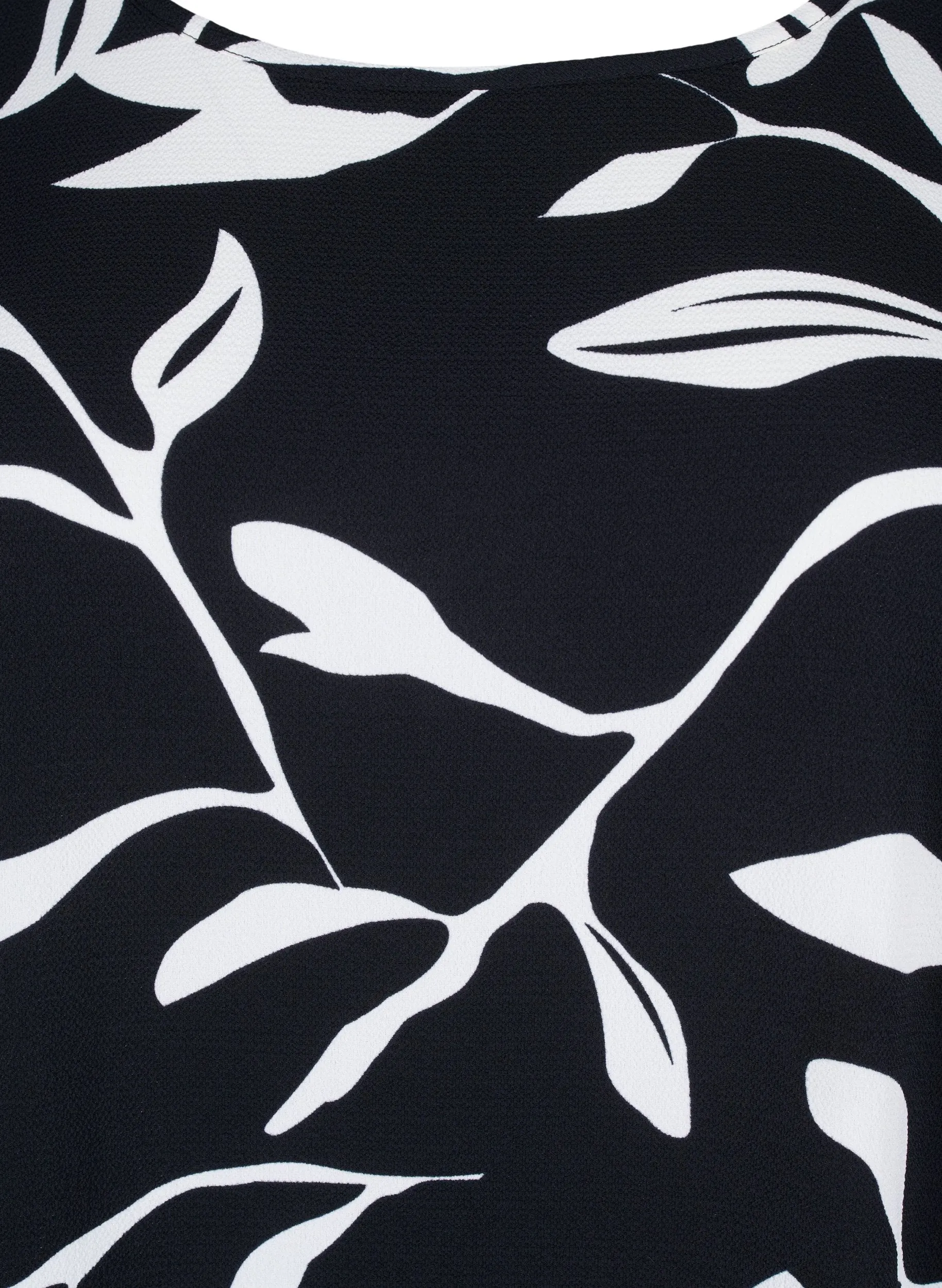 Zizzi Anni Dress in Black With Leaf Print